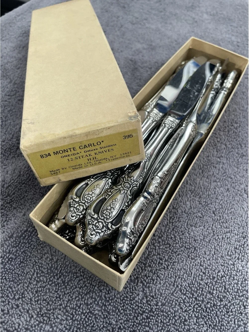 IN BOX Oneida Deluxe Monte Carlo Glossy Set 15 Dinner Knives Stainless Flatware